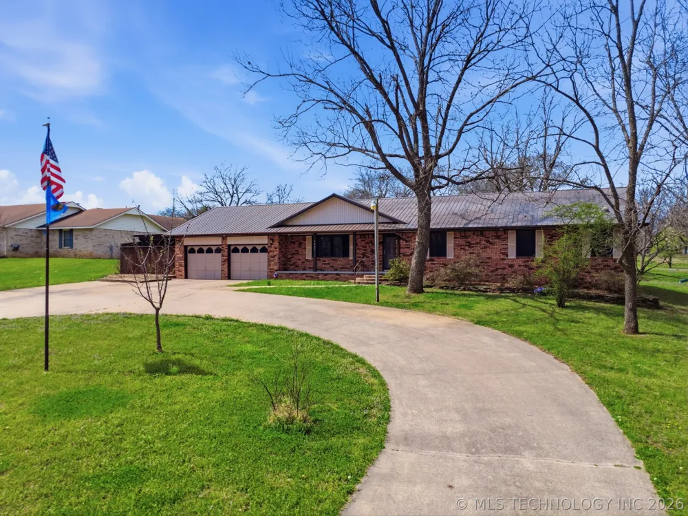 1001 Hopi Street Chouteau, OK 74337
