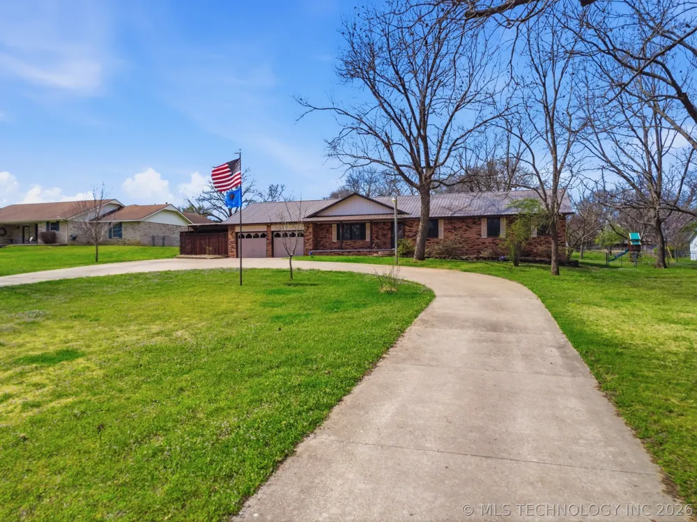 1001 Hopi Street Chouteau, OK 74337