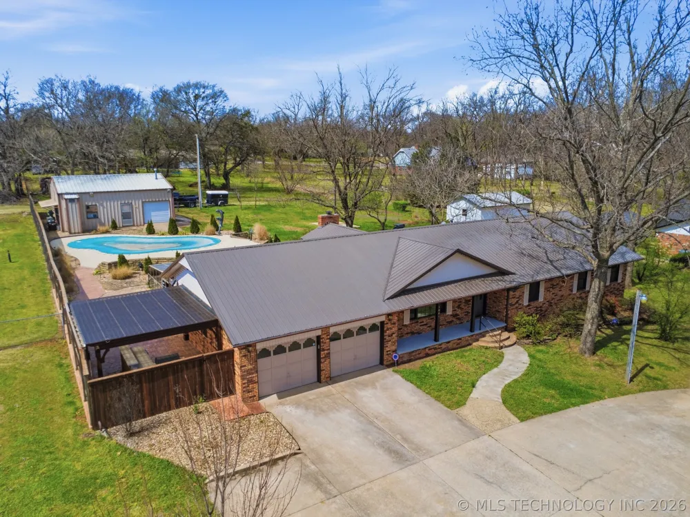1001 Hopi Street Chouteau, OK 74337