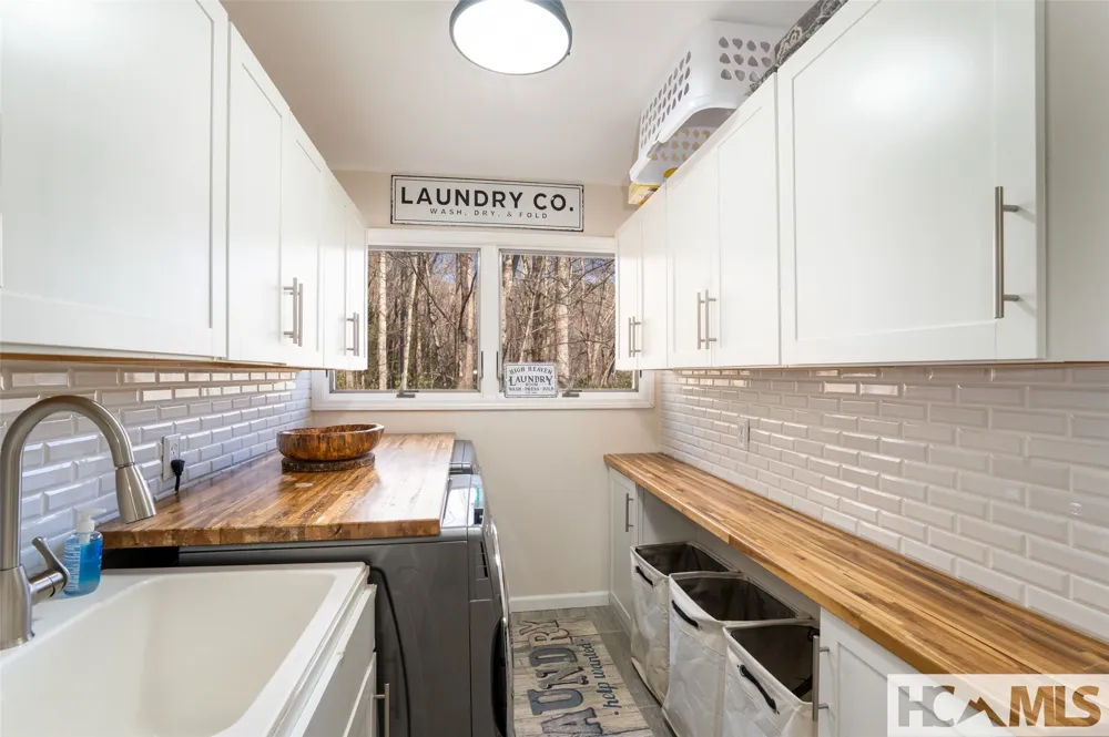 1624 Tower Road Sapphire, NC 28774