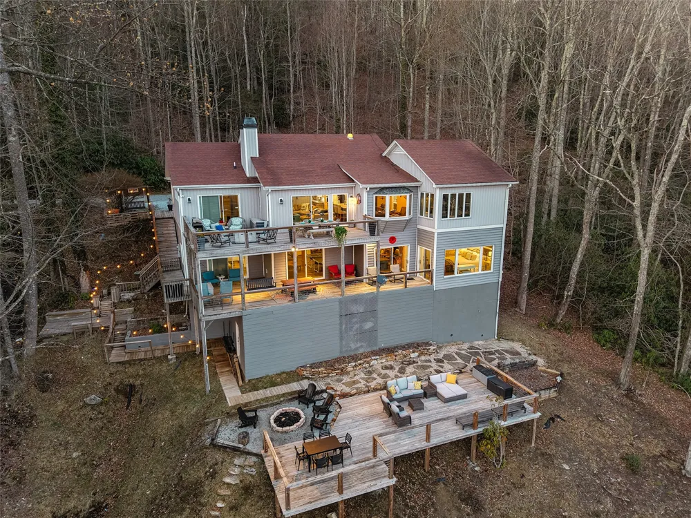 1624 Tower Road Sapphire, NC 28774