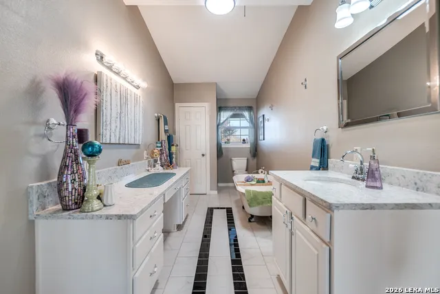 1725 Fm 2504 Poteet, TX 78065