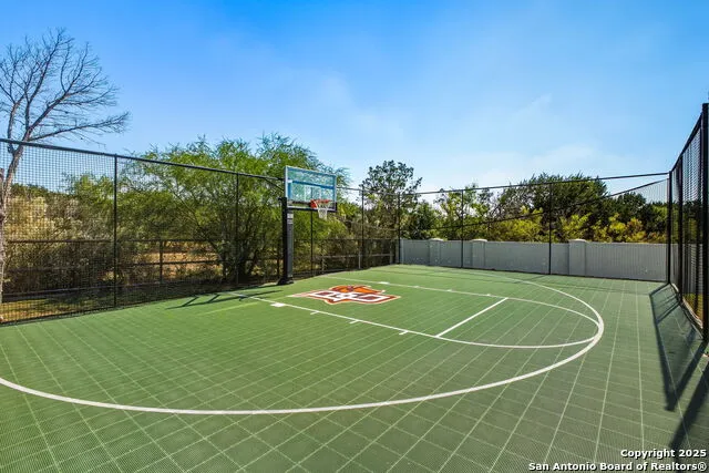 106 Wellesley Shavano Park, TX 78231