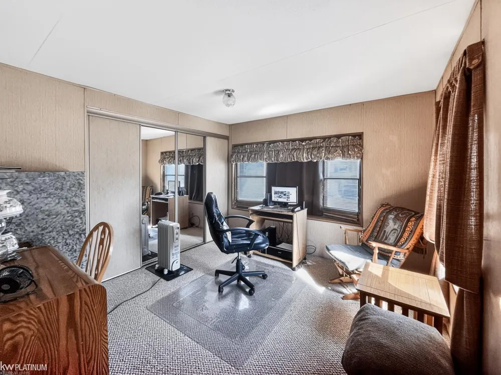 48609 Pineview Drive Shelby Charter Township, MI 48317