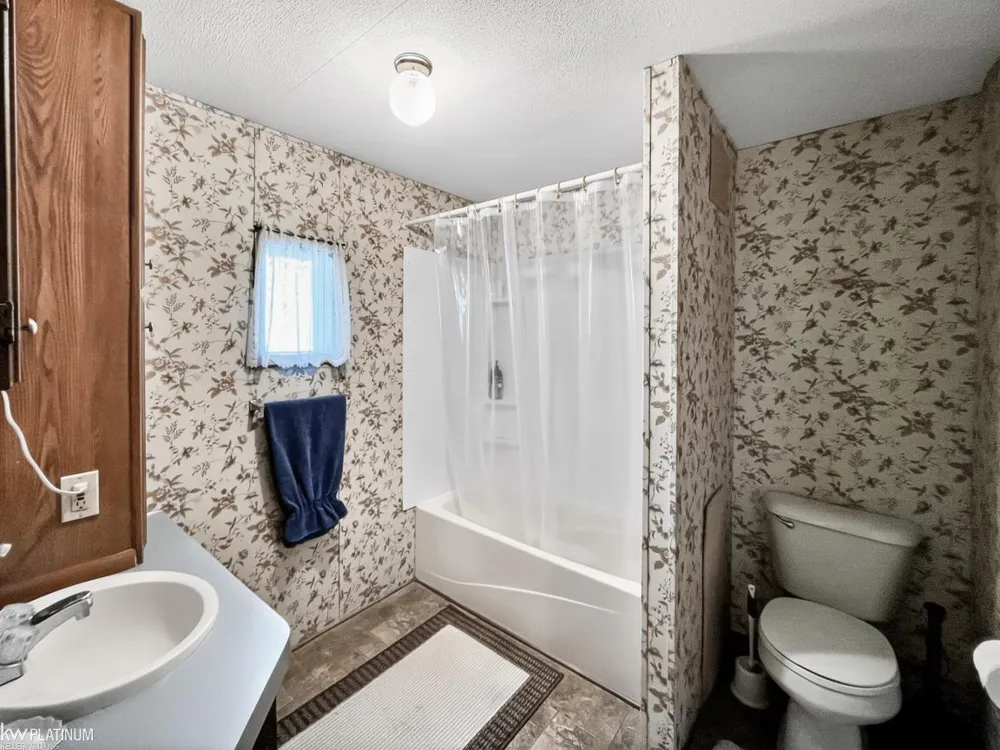 48609 Pineview Drive Shelby Charter Township, MI 48317