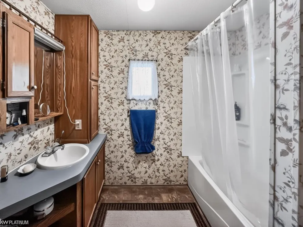 48609 Pineview Drive Shelby Charter Township, MI 48317
