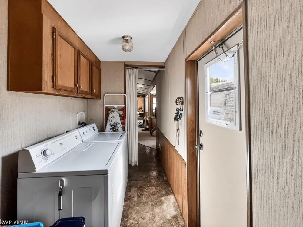 48609 Pineview Drive Shelby Charter Township, MI 48317