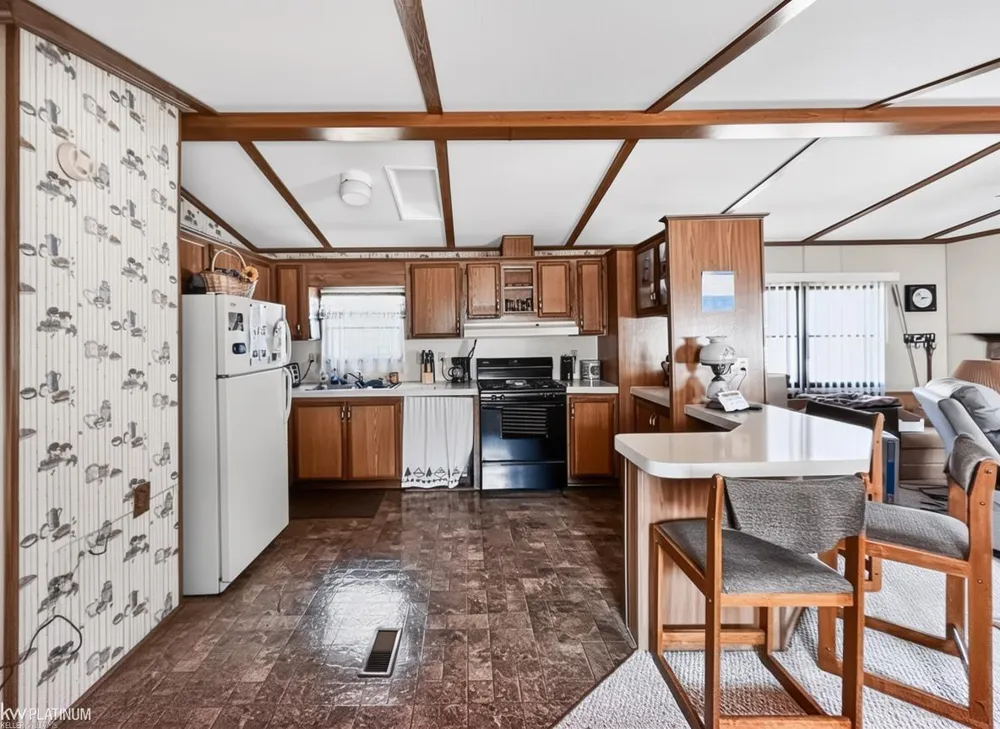 48609 Pineview Drive Shelby Charter Township, MI 48317
