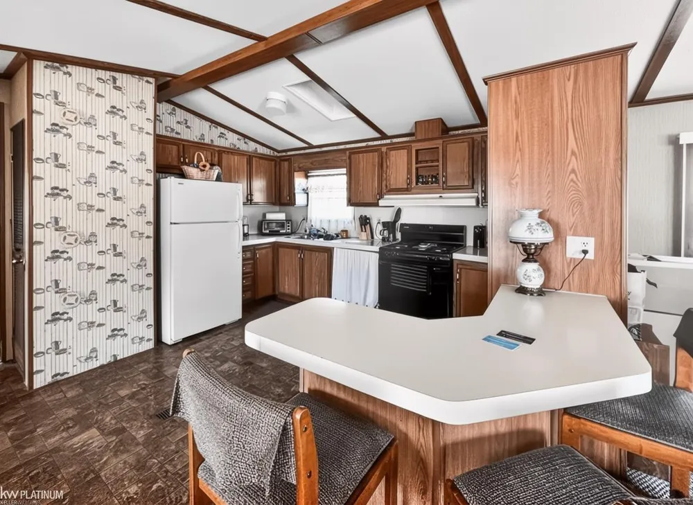 48609 Pineview Drive Shelby Charter Township, MI 48317