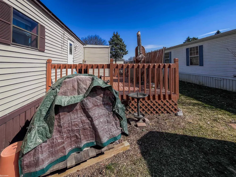 48609 Pineview Drive Shelby Charter Township, MI 48317