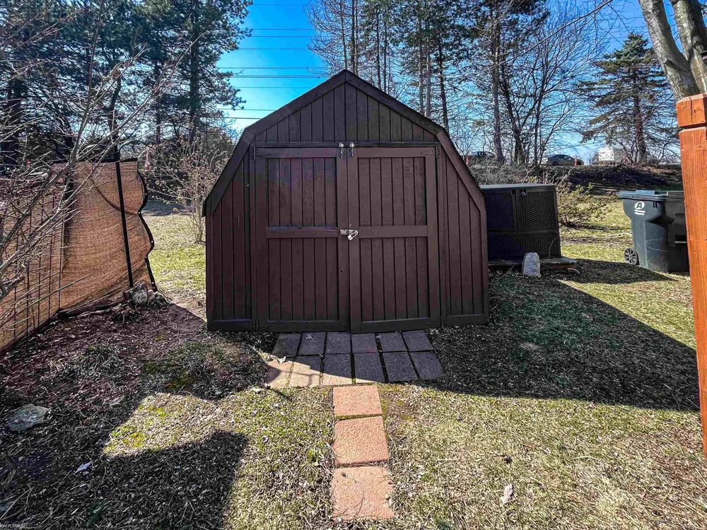 48609 Pineview Drive Shelby Charter Township, MI 48317