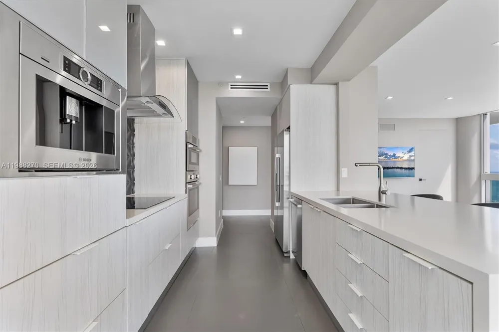 6365 Collins Ave #4307 Miami Beach, FL 33141