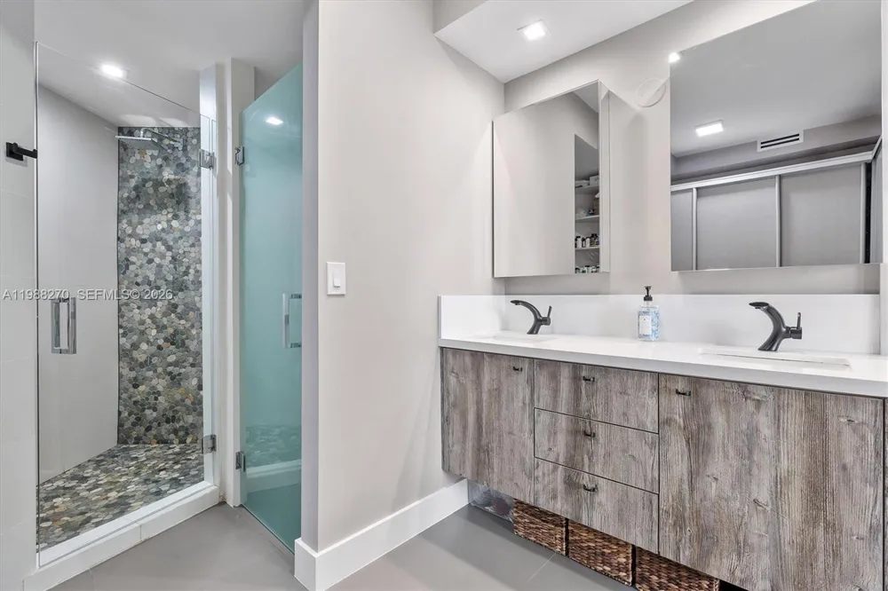 6365 Collins Ave #4307 Miami Beach, FL 33141
