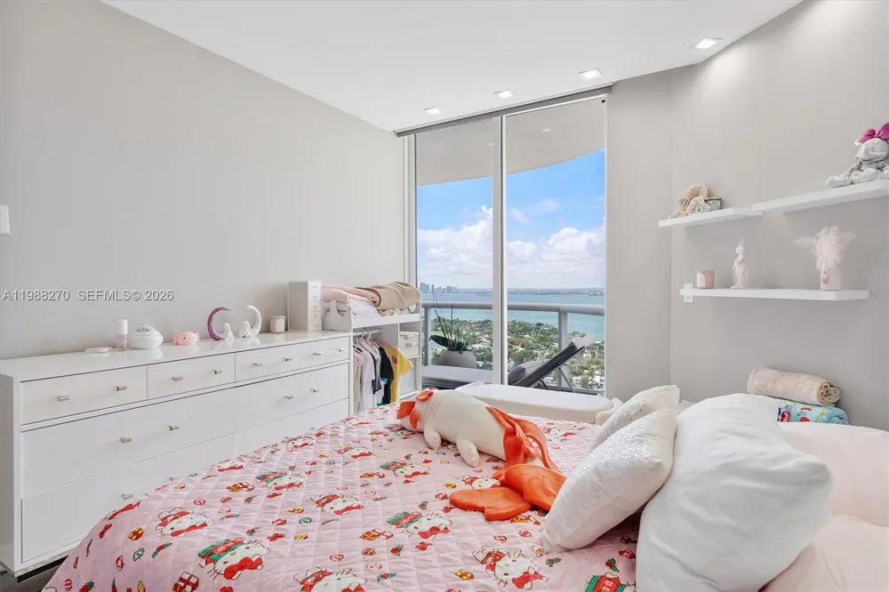 6365 Collins Ave #4307 Miami Beach, FL 33141