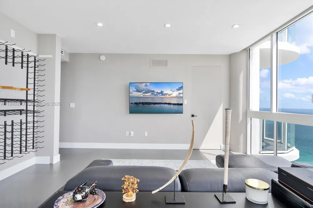 6365 Collins Ave #4307 Miami Beach, FL 33141
