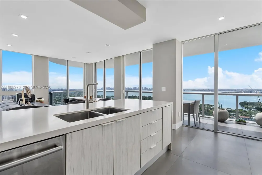 6365 Collins Ave #4307 Miami Beach, FL 33141