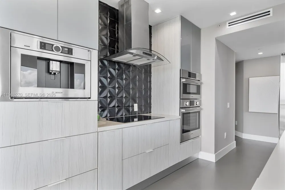 6365 Collins Ave #4307 Miami Beach, FL 33141