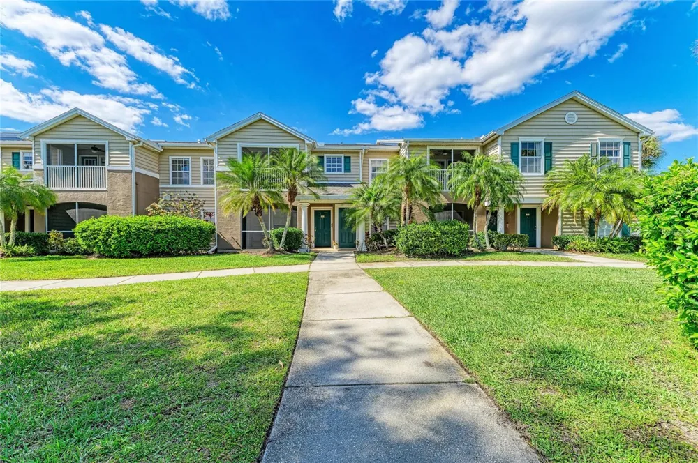 8911 MANOR LOOP #207 Lakewood Ranch, FL 34202