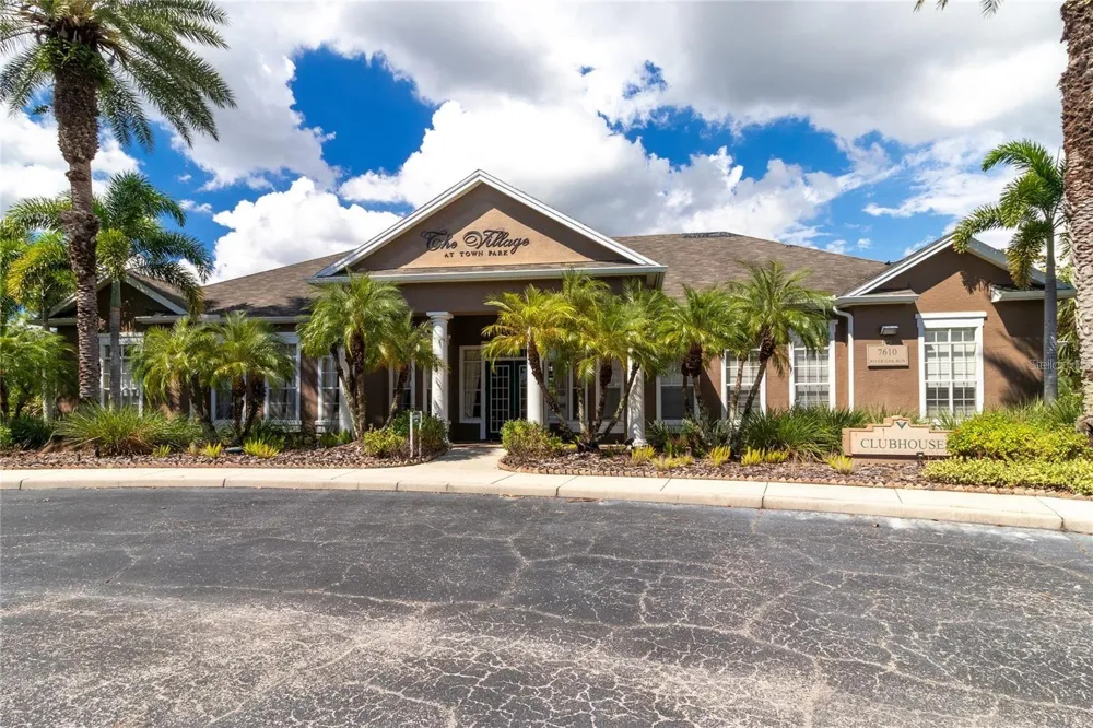 8911 MANOR LOOP #207 Lakewood Ranch, FL 34202