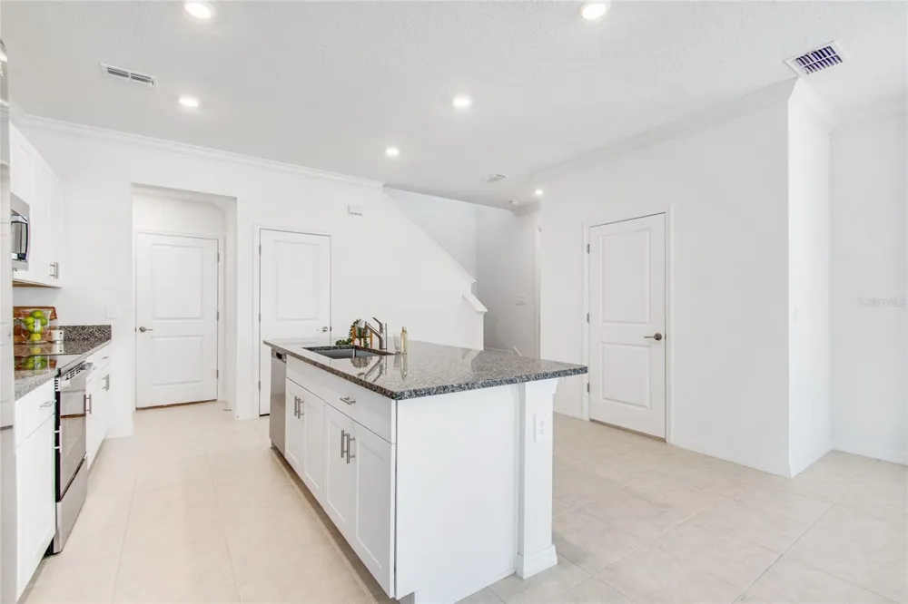 10811 FOWLERS BLUFF COURT Tampa, FL 33647