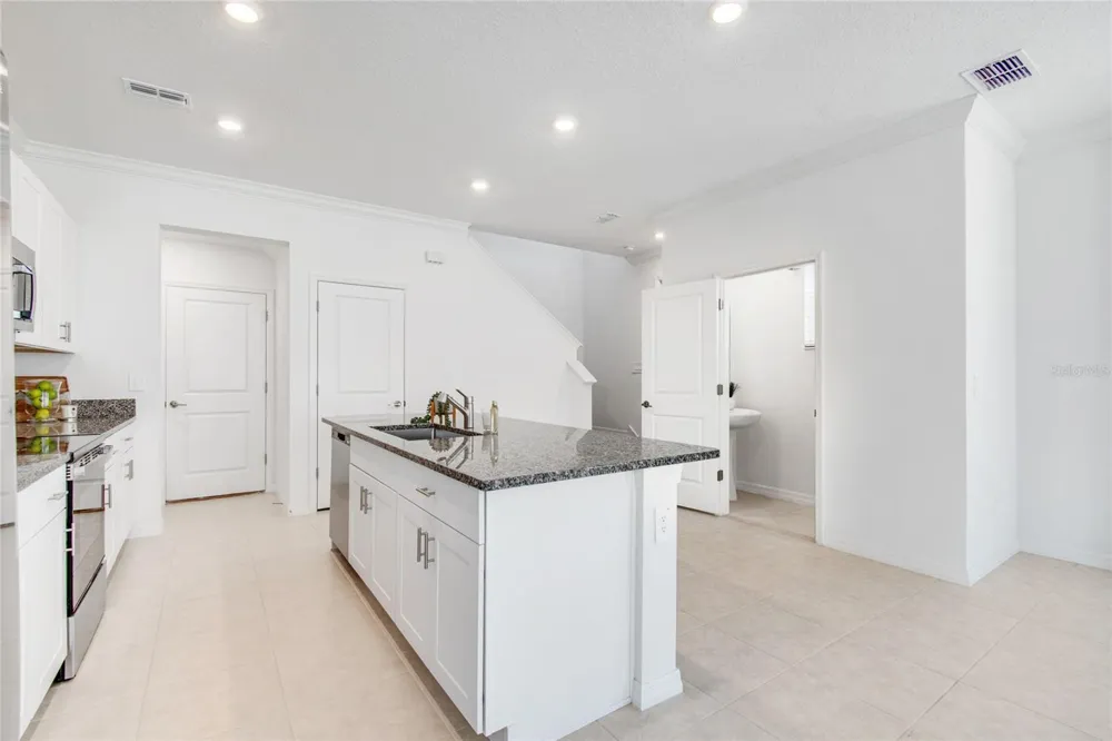 10811 FOWLERS BLUFF COURT Tampa, FL 33647