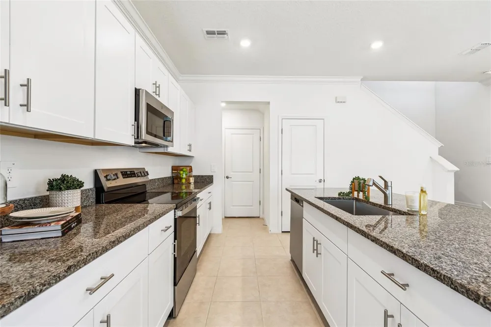 10811 FOWLERS BLUFF COURT Tampa, FL 33647