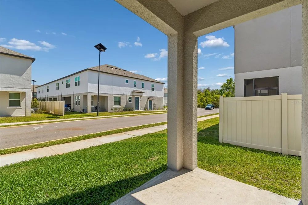 10811 FOWLERS BLUFF COURT Tampa, FL 33647
