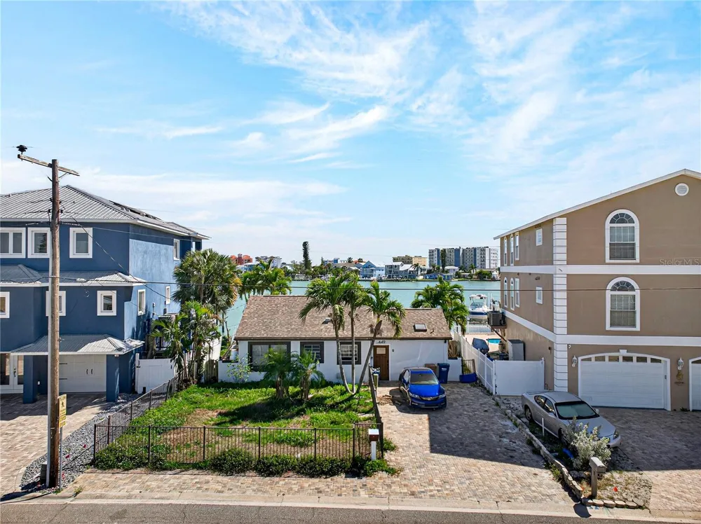 449 S BAYSHORE DRIVE Madeira Beach, FL 33708
