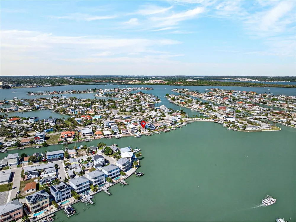 449 S BAYSHORE DRIVE Madeira Beach, FL 33708