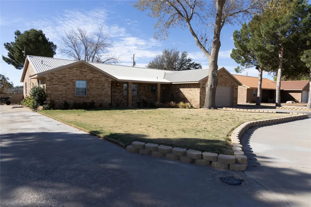 1015 E Tascosa Avenue Kermit, TX 79745