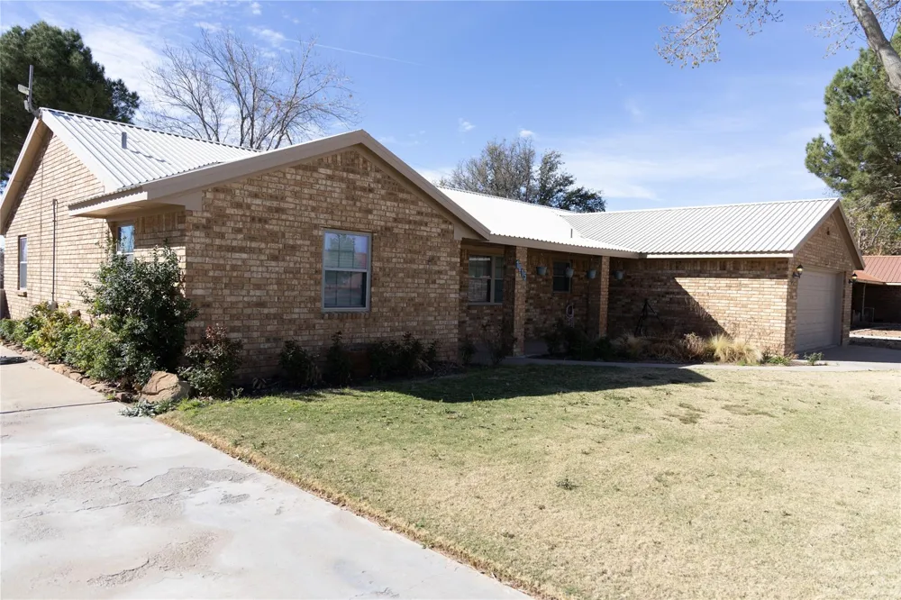 1015 E Tascosa Avenue Kermit, TX 79745