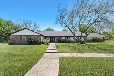 1049 W Moonlight Drive