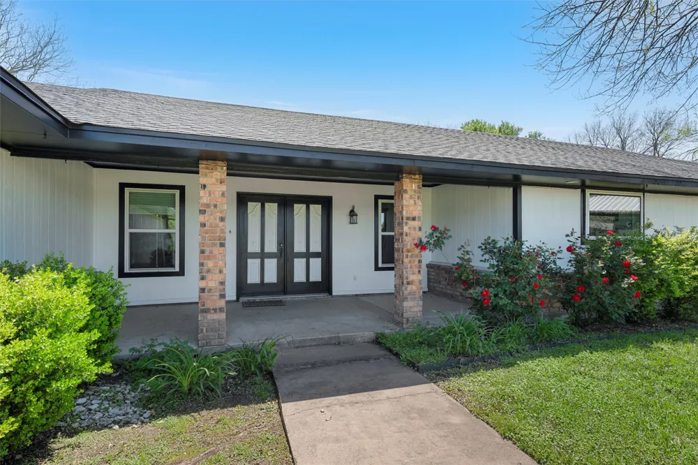 1049 W Moonlight Drive Robinson, TX 76706