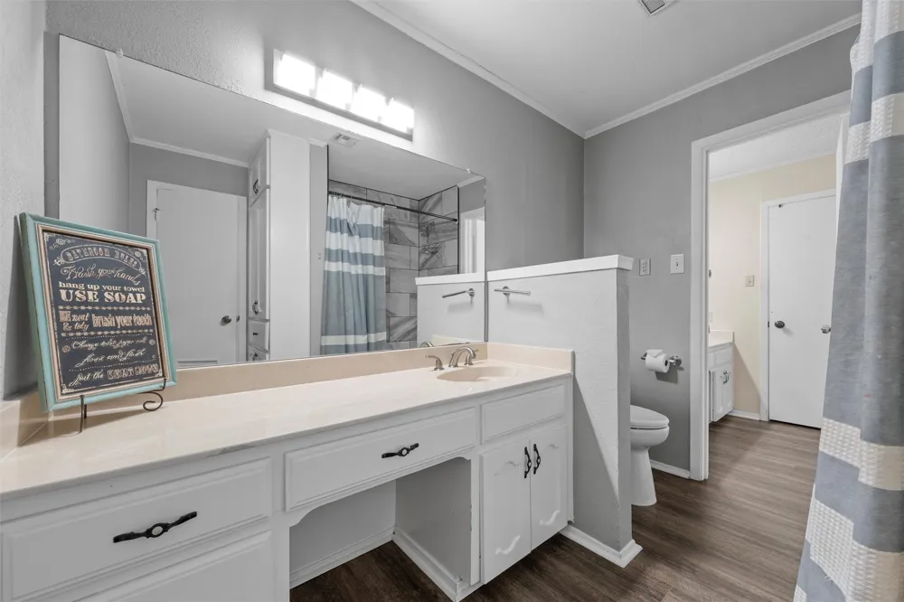1049 W Moonlight Drive Robinson, TX 76706