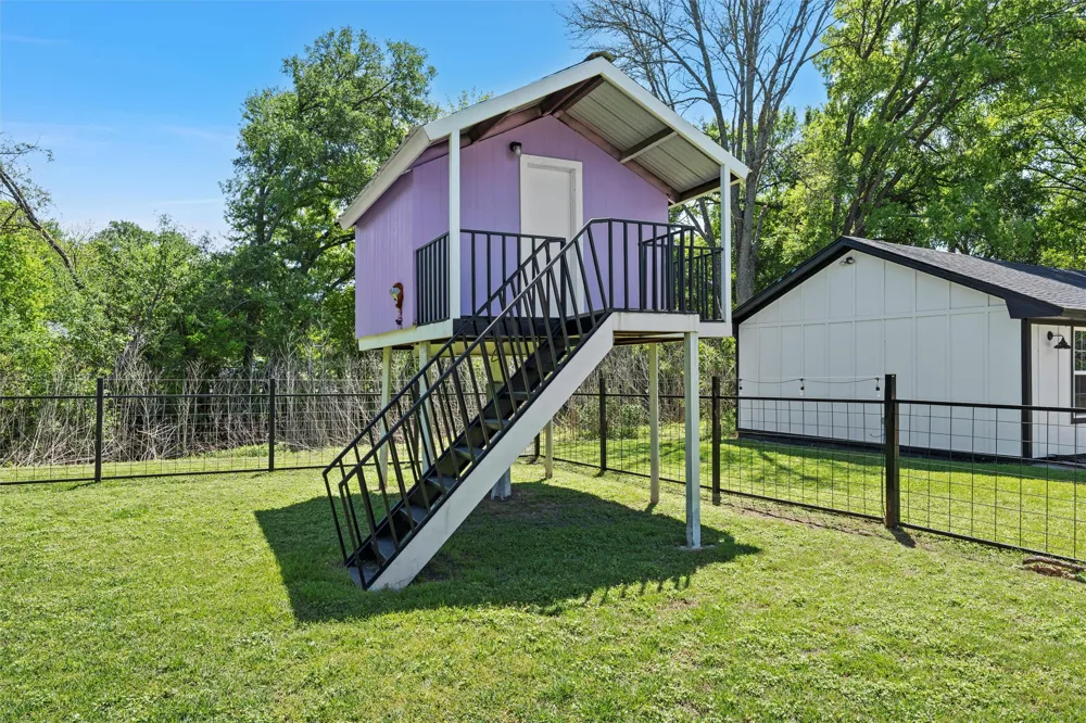 1049 W Moonlight Drive Robinson, TX 76706