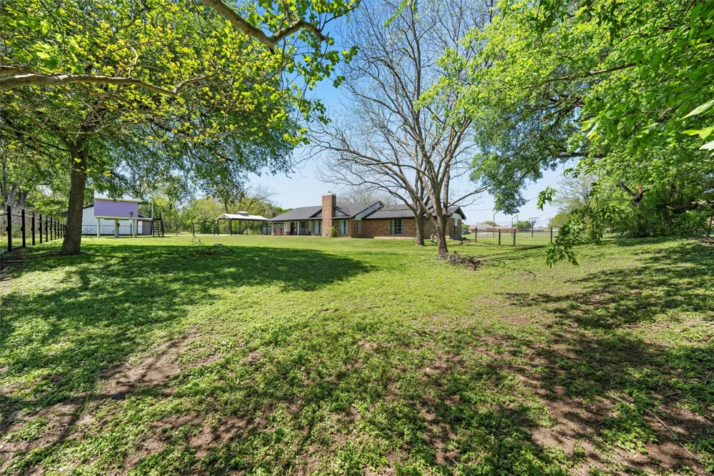 1049 W Moonlight Drive Robinson, TX 76706