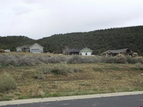 725 SE Pinyon Street