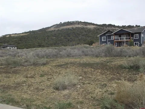 735 SE Pinyon Street