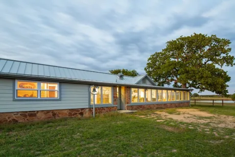 104 Long View Drive