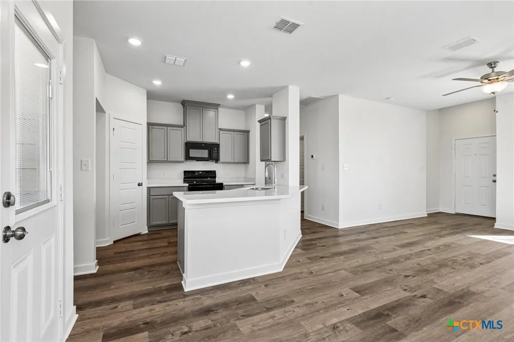 412 Honeydew Way Seguin, TX 78155