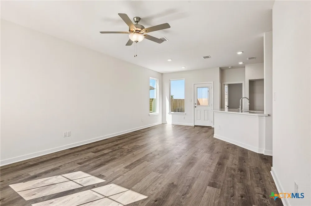 412 Honeydew Way Seguin, TX 78155