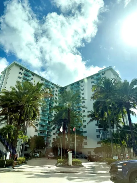 3901 S Ocean Dr #5W