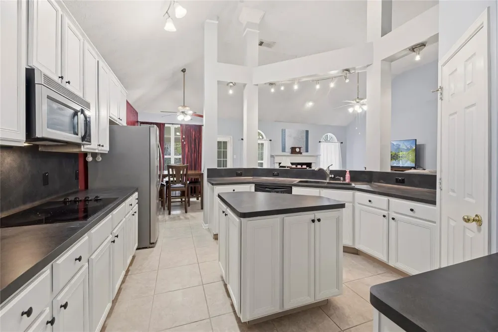 8907 W Rayford Road Tomball, TX 77375