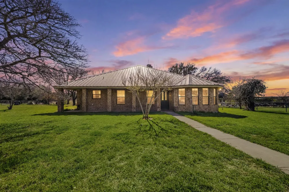 5680 County Road 142 Gatesville, TX 76528