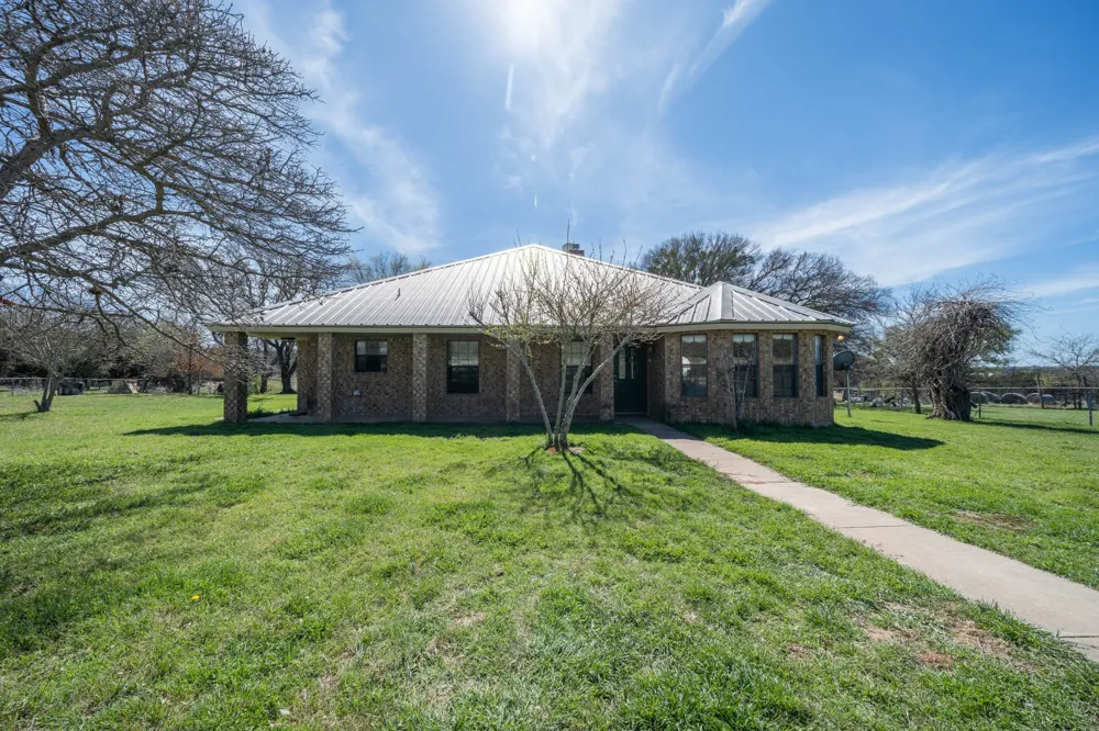 5680 County Road 142 Gatesville, TX 76528