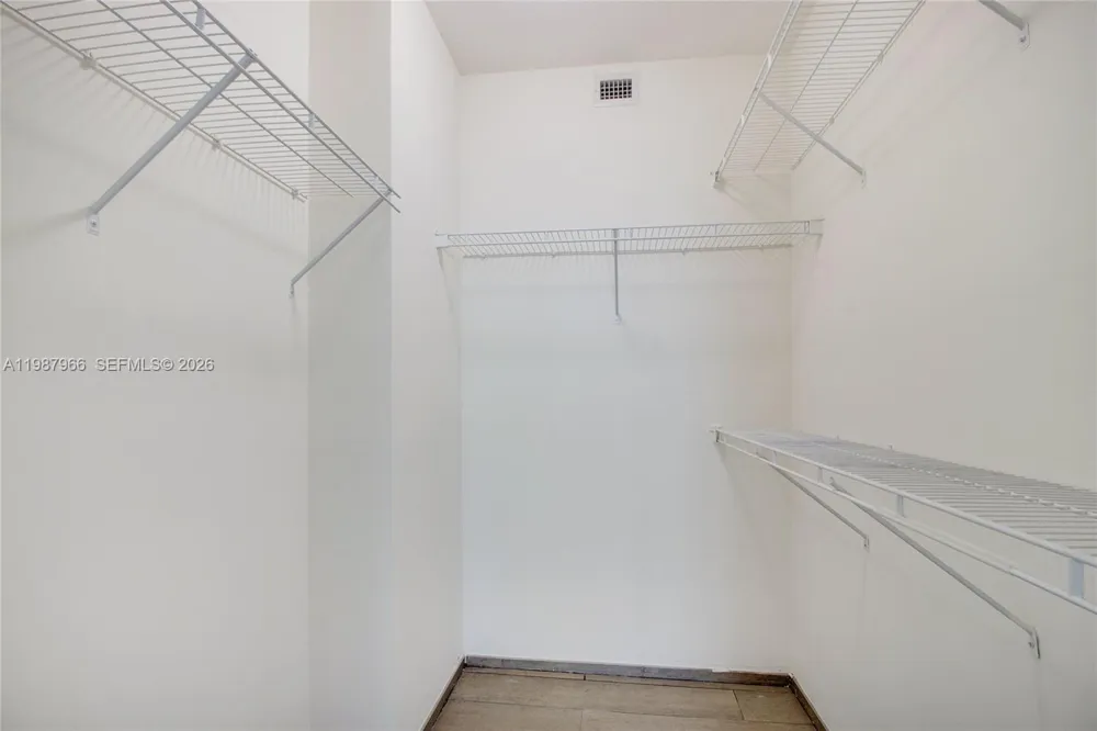 2000 Bayshore Dr #506 Miami, FL 33137