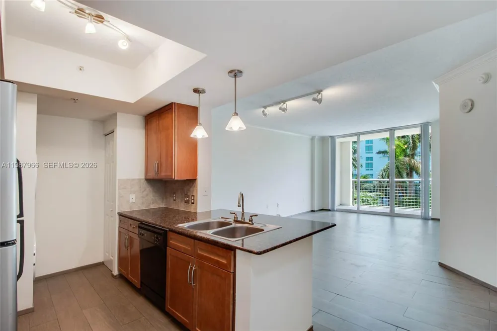 2000 Bayshore Dr #506 Miami, FL 33137