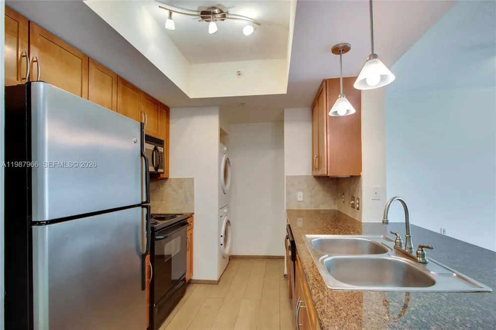 2000 Bayshore Dr #506 Miami, FL 33137