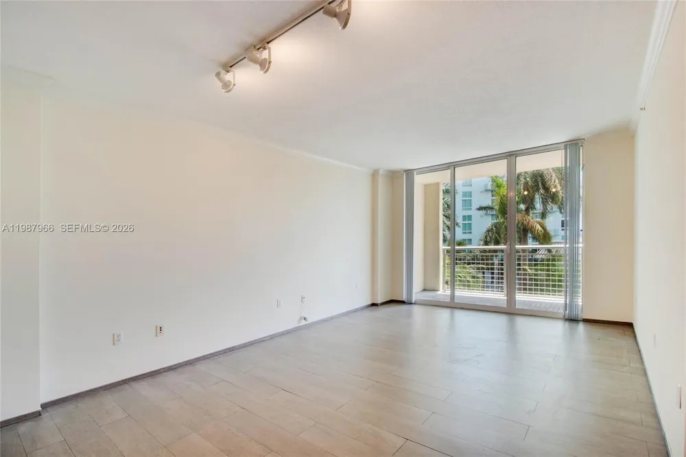 2000 Bayshore Dr #506 Miami, FL 33137