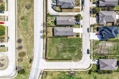 2908 Lakewood Lane